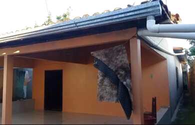 Imagem: A casa possui 2 Dormitórios, 1 Banheiro, 1 Vaga na garagem