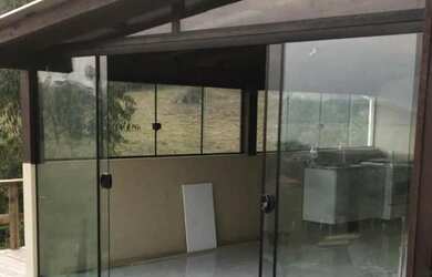 Imagem: A casa possui 2 Dormitórios, 1 Banheiro, 1 Vaga na garagem