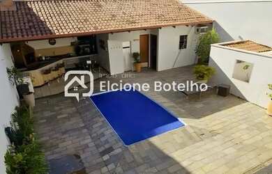 Imagem: A casa possui 3 Dormitórios, 1 Banheiro, 3 Vagas na garagem