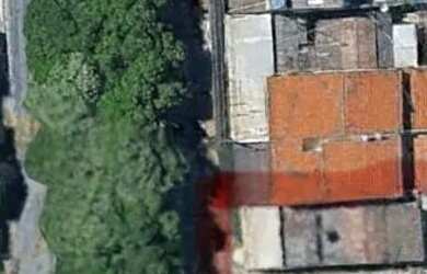 Imagem: A casa possui 3 Dormitórios, 2 Banheiros e está localizado