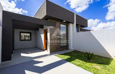 Imagem: A casa possui 3 Dormitórios, 1 Banheiro, 2 Vagas na garagem