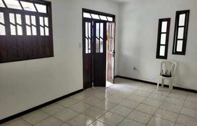 Imagem: A casa possui 3 Dormitórios, 1 Banheiro, 200m² de Área e