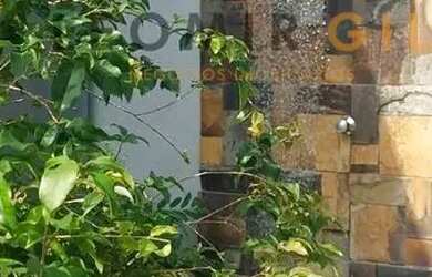 Imagem 4: CASA MODERNA NO CENTRO - COM PISCINA E ENERGIA SOLAR