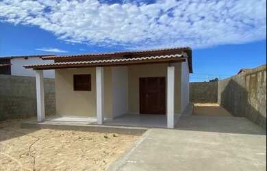 Imagem: A casa possui 3 Dormitórios, 2 Banheiros, 3 Vagas na garagem