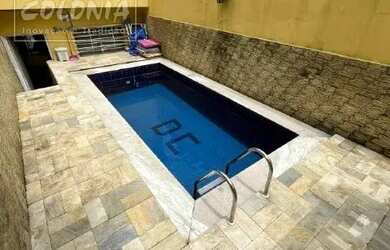 Imagem: A casa possui 3 Dormitórios, 3 Banheiros, 3 Vagas na garagem