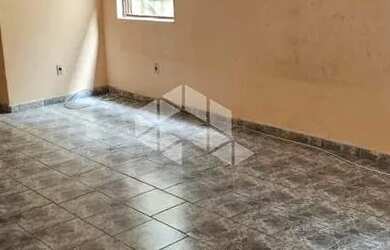 Imagem: A casa possui 3 Dormitórios, 2 Banheiros, 5 Vagas na garagem