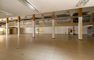 Imagem: O depósito possui 1.621m² de Área e está localizado em