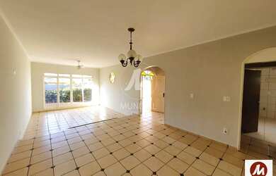 Imagem: A casa possui 3 Dormitórios, 4 Banheiros, 4 Vagas na garagem