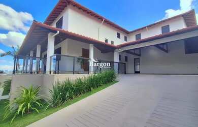 Imagem: A casa em condomínio possui 4 Dormitórios, 4 Banheiros, 4