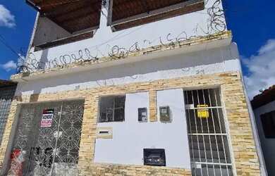 Imagem: A casa possui 3 Dormitórios, 2 Banheiros, 1 Vaga na garagem