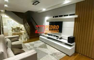 Imagem: A casa possui 3 Dormitórios, 4 Banheiros, 3 Vagas na garagem