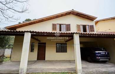 Imagem: A casa possui 4 Dormitórios, 4 Banheiros, 5 Vagas na garagem