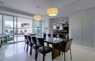 Imagem: A casa possui 4 Dormitórios, 4 Banheiros, 3 Vagas na garagem