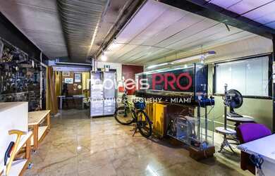 Imagem: O depósito possui 2 Vagas na garagem e 582m² de Área e está