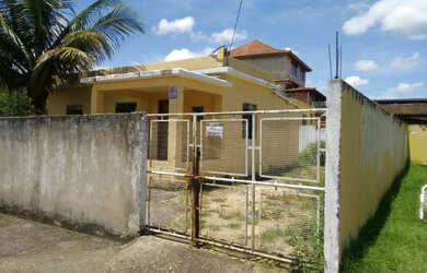 Imagem: A casa possui 2 Dormitórios, 1 Banheiro, 1 Vaga na garagem