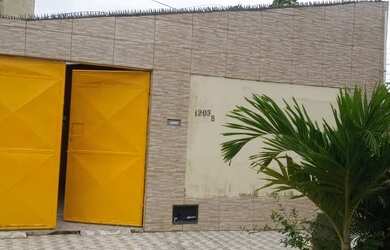 Imagem: A casa possui 2 Dormitórios, 2 Banheiros, 1 Vaga na garagem