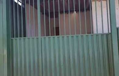 Imagem: A casa possui 1 Dormitório, 1 Banheiro e está localizado