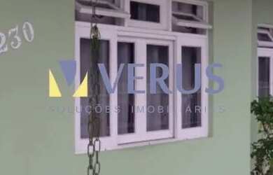 Imagem: A casa e possui 3 Dormitórios, Suítes, 2 Banheiros, 1 Vaga