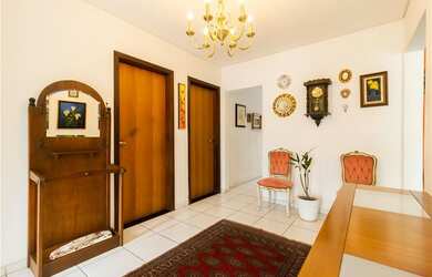 Imagem: A casa possui 3 Dormitórios, 3 Banheiros, 2 Vagas na garagem