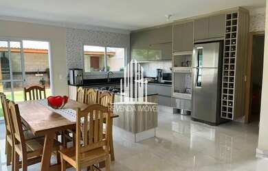 Imagem: A casa em condomínio possui 3 Dormitórios, 4 Banheiros, 4