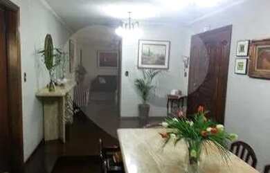 Imagem: A casa possui 5 Dormitórios, 5 Banheiros, 3 Vagas na garagem