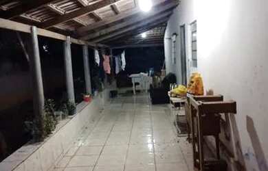 Imagem: A casa possui 3 Dormitórios, 2 Banheiros, 2 Vagas na garagem