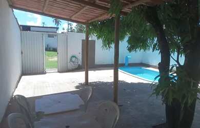 Imagem: A casa possui 2 Dormitórios, 2 Banheiros, 2 Vagas na garagem