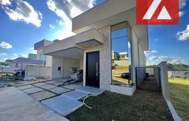 Imagem: A casa em condomínio possui 3 Dormitórios, 4 Banheiros, 2