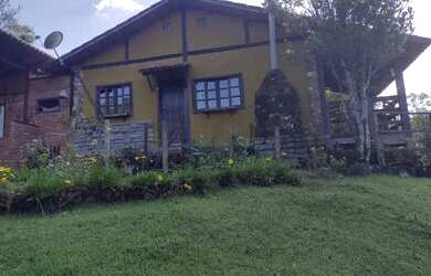 Imagem: A casa possui 3 Dormitórios, 4 Banheiros, 1 Vaga na garagem