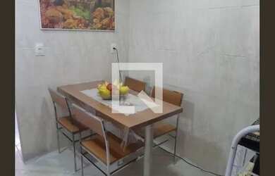 Imagem: O apartamento possui 3 Dormitórios, 1 Banheiro, 1 Vaga na garagem