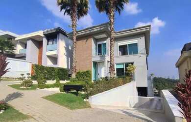 Imagem: A casa em condomínio possui 4 Dormitórios, 5 Banheiros, 4