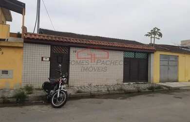 Imagem: A casa possui 2 Dormitórios, 1 Banheiro, 1 Vaga na garagem