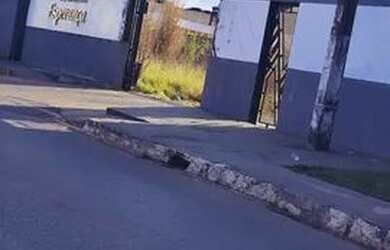 Imagem: A casa em condomínio possui 4 Dormitórios, 3 Banheiros, 5