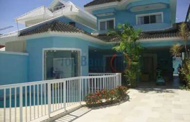 Imagem: A casa em condomínio possui 4 Dormitórios, 1 Banheiro, 3 Vagas