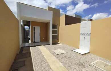 Imagem: A casa possui 2 Dormitórios, 3 Banheiros, 1 Vaga na garagem