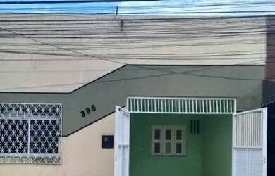 Imagem: A casa possui 2 Dormitórios, 2 Banheiros, 1 Vaga na garagem