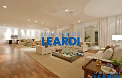 Imagem: O apartamento possui 5 Dormitórios, 5 Banheiros, 5 Vagas na