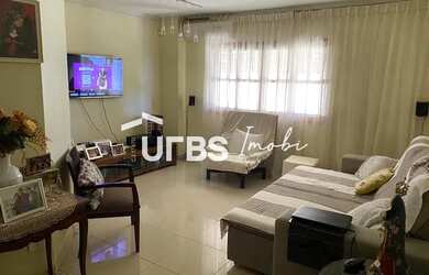 Imagem: A casa possui 3 Dormitórios, 3 Banheiros, 256m² de Área e