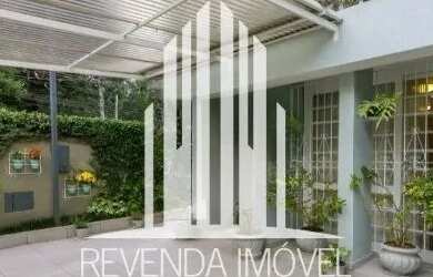 Imagem: A casa possui 3 Dormitórios, 4 Banheiros, 2 Vagas na garagem