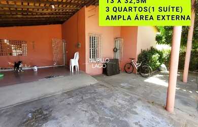 Imagem: A casa possui 3 Dormitórios, 2 Banheiros, 4 Vagas na garagem