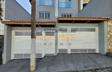 Imagem: A casa possui 2 Dormitórios, 1 Banheiro, 3 Vagas na garagem