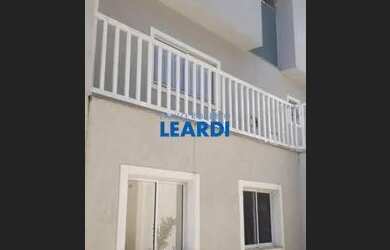 Imagem: A casa possui 4 Dormitórios, 5 Banheiros, 4 Vagas na garagem