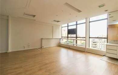 Imagem: O depósito possui 1 Vaga na garagem, 47m² de Área e está