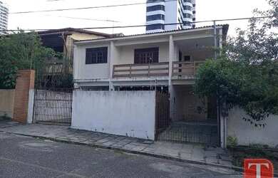 Imagem: A casa possui 3 Dormitórios, 3 Banheiros, 1 Vaga na garagem