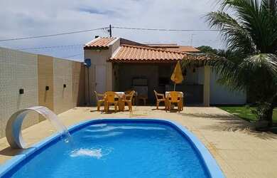 Imagem: A casa possui 3 Dormitórios, 2 Vagas na garagem e está localizado