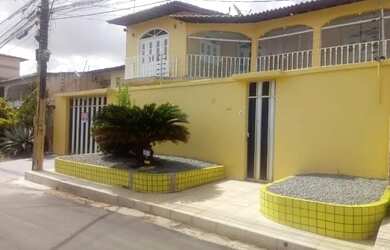 Imagem: A casa possui 3 Dormitórios, 4 Banheiros, 2 Vagas na garagem