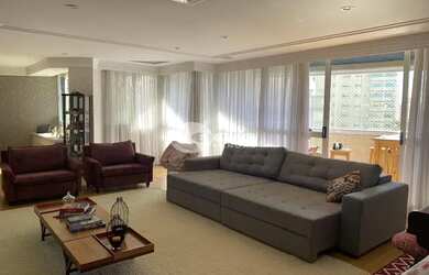 Imagem: O apartamento possui 3 Dormitórios, 1 Banheiro, 4 Vagas na