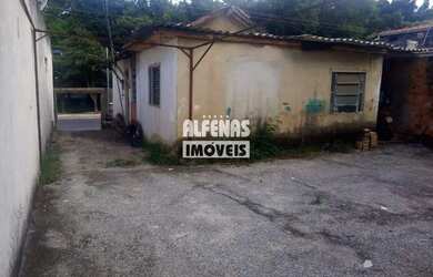 Imagem: A casa possui 3 Dormitórios, 1 Banheiro, 3 Vagas na garagem