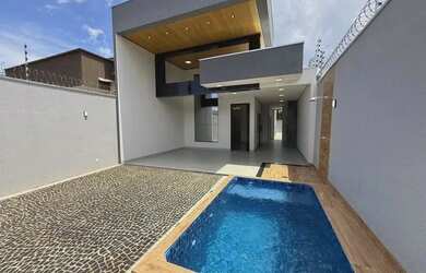 Imagem: A casa possui 3 Dormitórios, 3 Banheiros, 3 Vagas na garagem