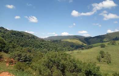 Imagem: A chácara possui 3.500m² de Área e está localizado em Jambeiro